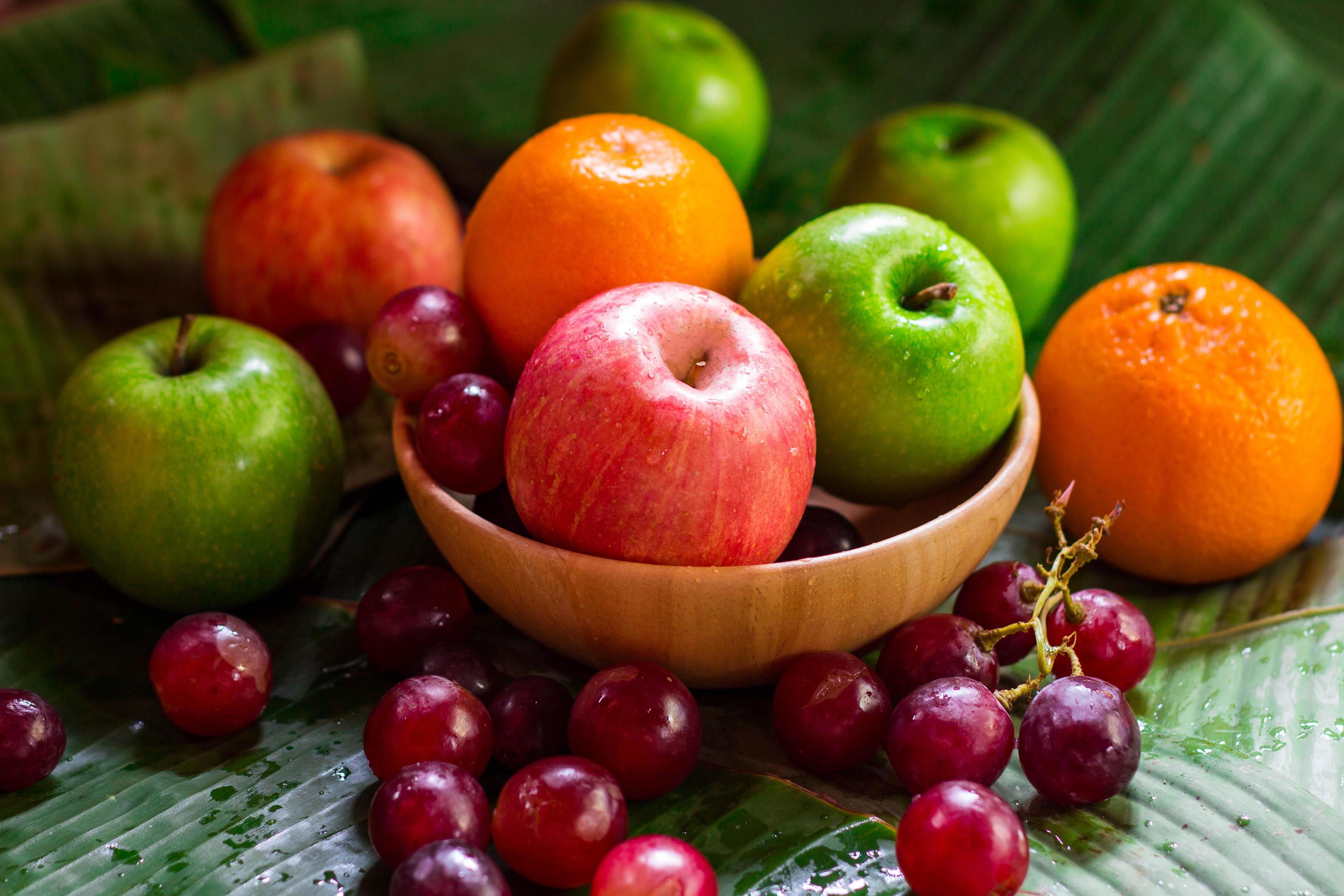 blandad färsk frukt för hälsosam kost och diet foto