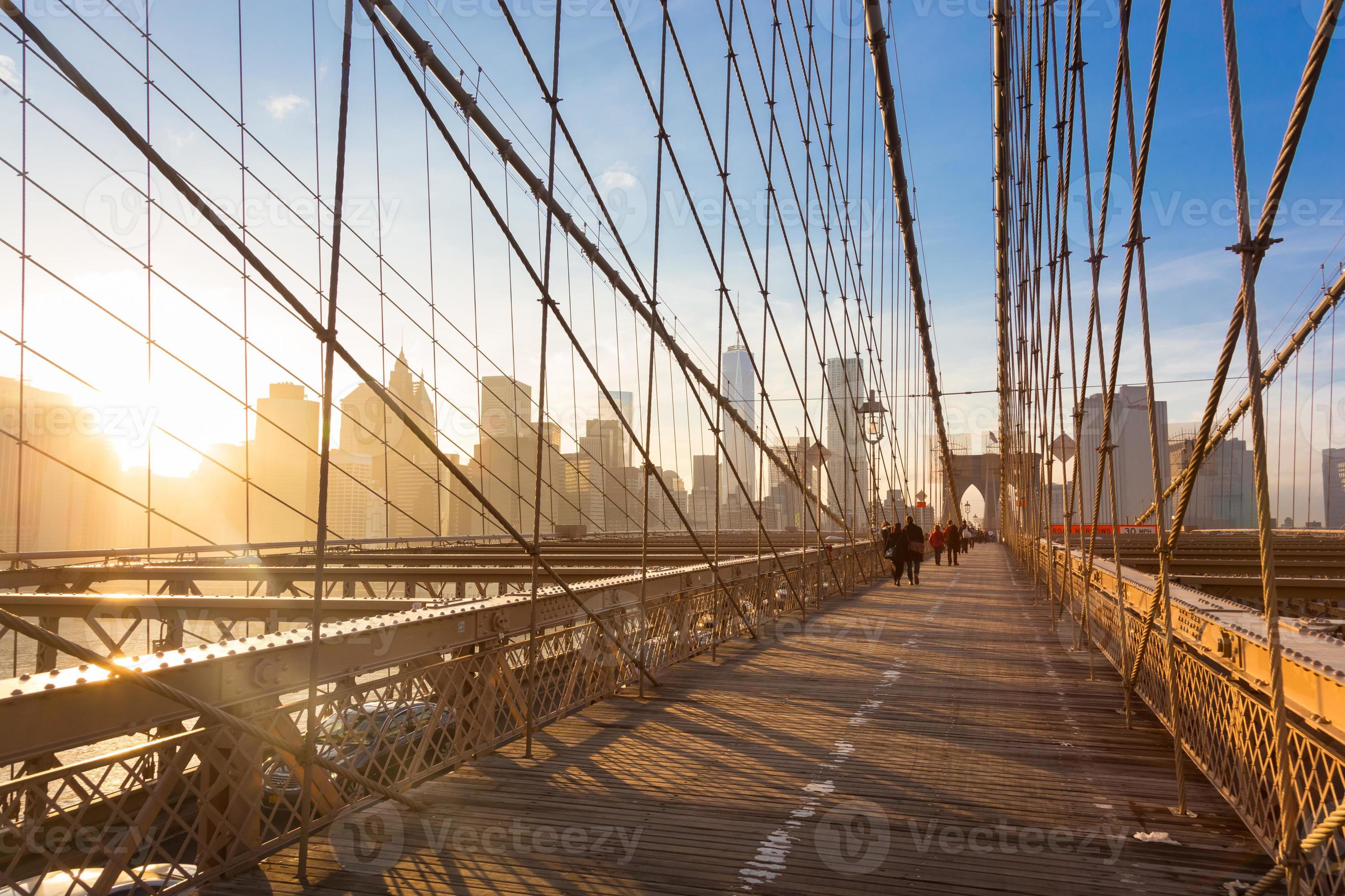 brooklyn bridge vid solnedgången, New York City. foto