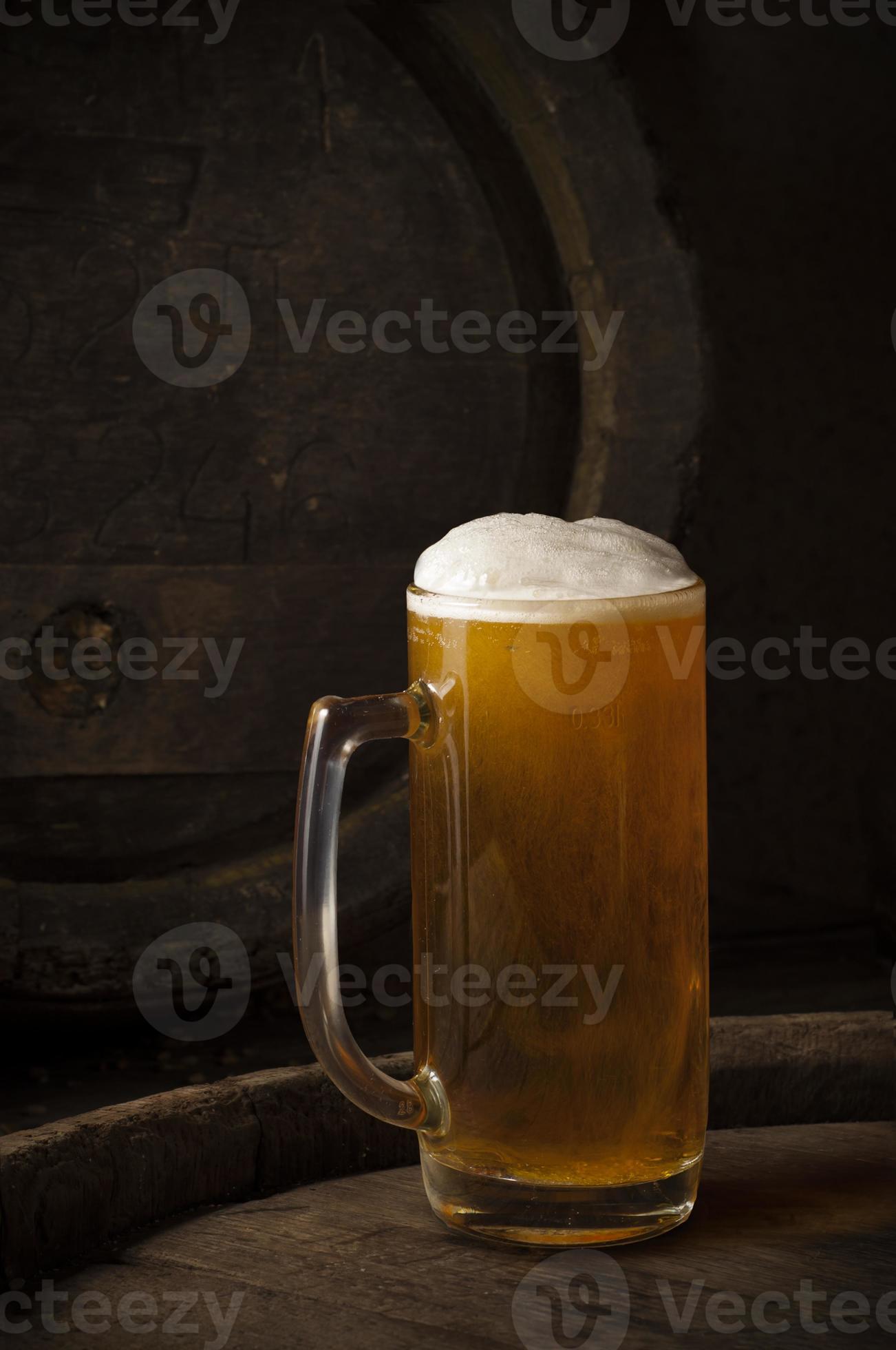 stilleben med en fat öl foto