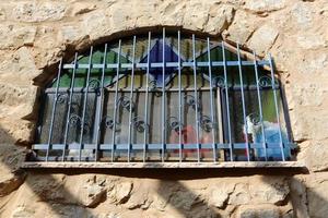 tel aviv israel 9 september 2019 ett litet fönster i en storstad. foto