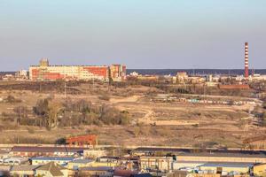 panoramautsikt över bybyggnadsområde stadsutveckling bostadskvarter på kvällen från ett fågelperspektiv foto