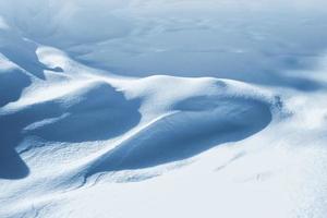 bakgrund. vinterlandskap. snöns struktur foto