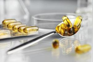 sked vitaminer piller omega 3-tillskott med blister foto