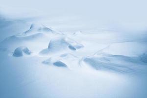 bakgrund. vinterlandskap. snöns struktur foto