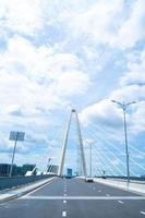 ho chi minh city, vietnam - 22 maj 2022 tor thiem 2-bron, som förbinder thu thiem-halvön och distrikt 1 över Saigon-floden i bach dang hamn foto