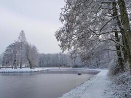 vintertid på ett slott i tyskland foto