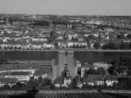 staden wuerzburg vid floden main foto