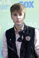 los angeles, 7 augusti - justin bieber anländer till 2011 års Teen Choice Awards på Gibson amphitheater den 7 augusti 2011 i los angeles, ca. foto