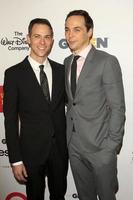 los angeles, 21 oktober - todd spiewak, jim parsons vid 2016 glsen respect awards på beverly wilshire hotel den 21 oktober 2016 i beverly hills, ca. foto