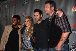 los angeles, 8 maj - usher, shakira, adam levine, blake sheldon anländer till Voice säsong 4 topp 12-evenemang på House of blues den 8 maj 2013 i West Hollywood, ca. foto