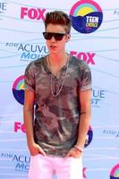 los angeles, 22 juli - justin bieber anländer till 2012 års Teen Choice Awards på Gibson Ampitheatre den 22 juli 2012 i los angeles, ca. foto