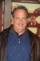 los angeles, 30 nov - jon lovitz på the ridiculous 6 los angeles premiär på amc universal city walk den 30 november 2015 i los angeles, ca. foto