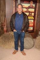 los angeles, 30 nov - jon lovitz på the ridiculous 6 los angeles premiär på amc universal city walk den 30 november 2015 i los angeles, ca. foto