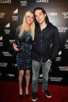 los angeles, 11 feb - tara reid, erez eisen på premiären av the hungover games på tcl chinese 6 theatre den 11 februari 2014 i los angeles, ca. foto