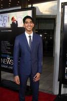 los angeles, 20 juni - dev patel anländer till hbo s nyhetsrummet los angeles premiär på cinerama dome theatre den 20 juni 2012 i los angeles, ca. foto