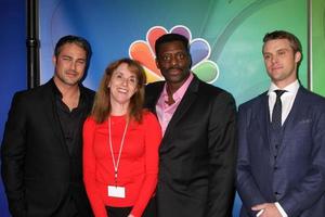 los angeles, 16 dec - taylor kinney, pam golum, eamonn walker, jesse spencer på nbcuniversal tca press tour på huntington langham hotel den 16 december 2015 i pasadena, ca. foto