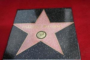 los angeles, 4 dec - pharrell williams star at the pharrell williams hollywood walk of fame stjärnceremoni på w hotel hollywood den 4 december 2014 i los angeles, ca foto