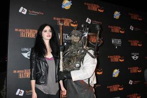 los angeles, 10 oktober - krysten ritter på den 8:e årliga premiärkvällen för la haunted hayride i Griffith Park den 10 oktober 2013 i los angeles, ca. foto