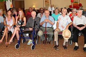 los angeles, 27 jul - norbert wagner, publik på norbert wagner wish of a lifetime pam kay and the tap chicks föreställning på Brookdale senior living center den 27 juli 2016 i loma linda, ca. foto