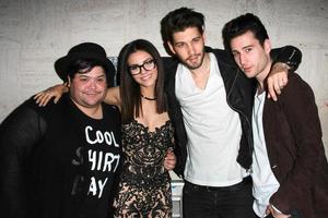 los angeles, 12 mars - harvey guillen, victoria justice, casey jon deidrick, john garet stoker på kode magazine våren 2015 omslagsfest på the standard den 12 mars 2015 i west hollywood, ca. foto