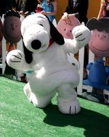 los angeles, 1 nov - snoopy på the peanuts-filmen los angeles premiär på byteatern den 1 november 2015 i Westwood, ca. foto