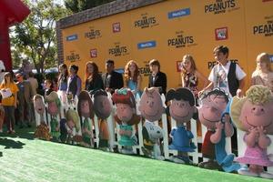 los angeles, 1 nov - peanuts röstskådespelare på the peanuts-filmen los angeles premiär på byteatern den 1 november 2015 i Westwood, ca. foto