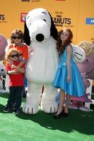 los angeles, 1 nov - augusti maturo, hans ocean maturo, francesca capaldi på the peanuts-filmen los angeles premiär på byteatern den 1 november 2015 i Westwood, ca. foto