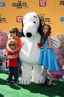 los angeles, 1 nov - augusti maturo, hans ocean maturo, francesca capaldi på the peanuts-filmen los angeles premiär på byteatern den 1 november 2015 i Westwood, ca. foto