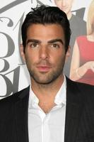 los angeles, sep 19 - zachary quinto anländer till what s your number los angeles premiär på Regency Village Theatre den 19 september 2011 i Westwood, ca. foto