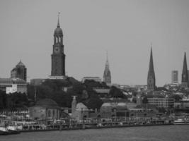 hamburg och floden elbe foto