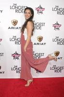 los angeles, 6 feb - oona chaplin på the longest ride los angeles premiär på tcl chinese theatre den 6 april 2015 i los angeles, ca foto