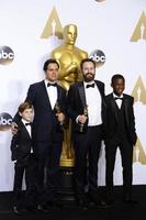 los angeles, 28 feb - jacob tremblay, shan christopher ogilvie, benjamin cleary abraham attah vid den 88:e årliga Academy Awards, pressrummet på Dolby Theatre den 28 februari 2016 i los angeles, ca. foto