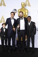 los angeles, 28 feb - jacob tremblay, shan christopher ogilvie, benjamin cleary abraham attah vid den 88:e årliga Academy Awards, pressrummet på Dolby Theatre den 28 februari 2016 i los angeles, ca. foto