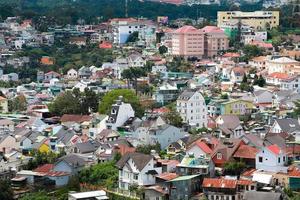 da lat city, vietnam - 15 juli 2022 landskap i staden da lat city, vietnam är ett populärt turistmål. turiststad i utvecklade vietnam. foto