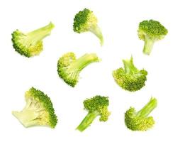 färsk broccoli isolerad på vit bakgrund foto