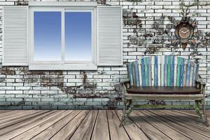 träbänk med vitt fönster och gökur hänger vintage tegelvägg på golvträ foto