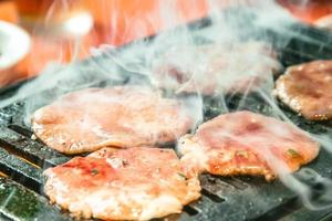 fläskskiva för grillning, japansk mat, yakiniku foto