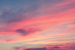 dramatisk solnedgångshimmel med clouds.blur eller oskärpa bild. foto