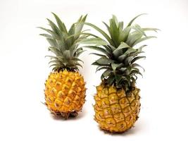 picure av ananas ananas comosus, en frukt som vanligtvis växer i tropiska områden. denna frukt har många vitaminer som är bra för vår kropp foto