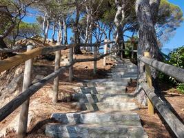 havsutsikt på den katalanska costa brava, spanien foto