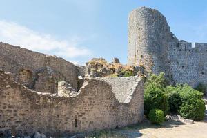 duilhac-sous-peyrepertuse, Frankrike-augusti 16,2016-vy av kathar-slottet i pyrepertuse under en solig dag foto