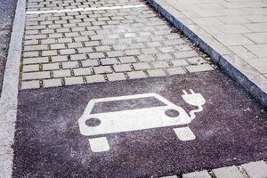 parkeringssymbol för laddning av elbilar foto