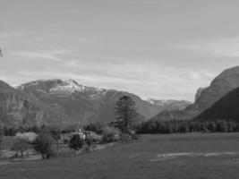 eidfjorden och hardangerfjorden i norge foto