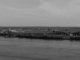 hamburg vid floden elbe i tyskland foto