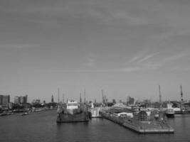 hamburg och floden elbe foto