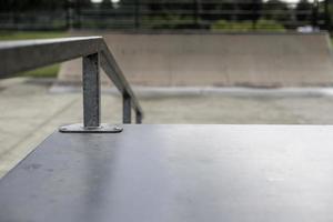 skateboard grind rail foto