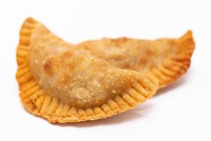 empanadas på vit bakgrund foto