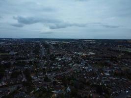 vacker nattflygfoto över den brittiska staden, högvinkel drönares bilder av luton staden i England, Storbritannien foto