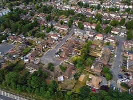 flygbilder av drönare högvinkelvy över london luton city of england och bostadshus foto