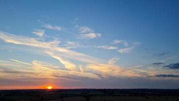 vacker och vacker solnedgångsscen i England, brittiskt landskap foto